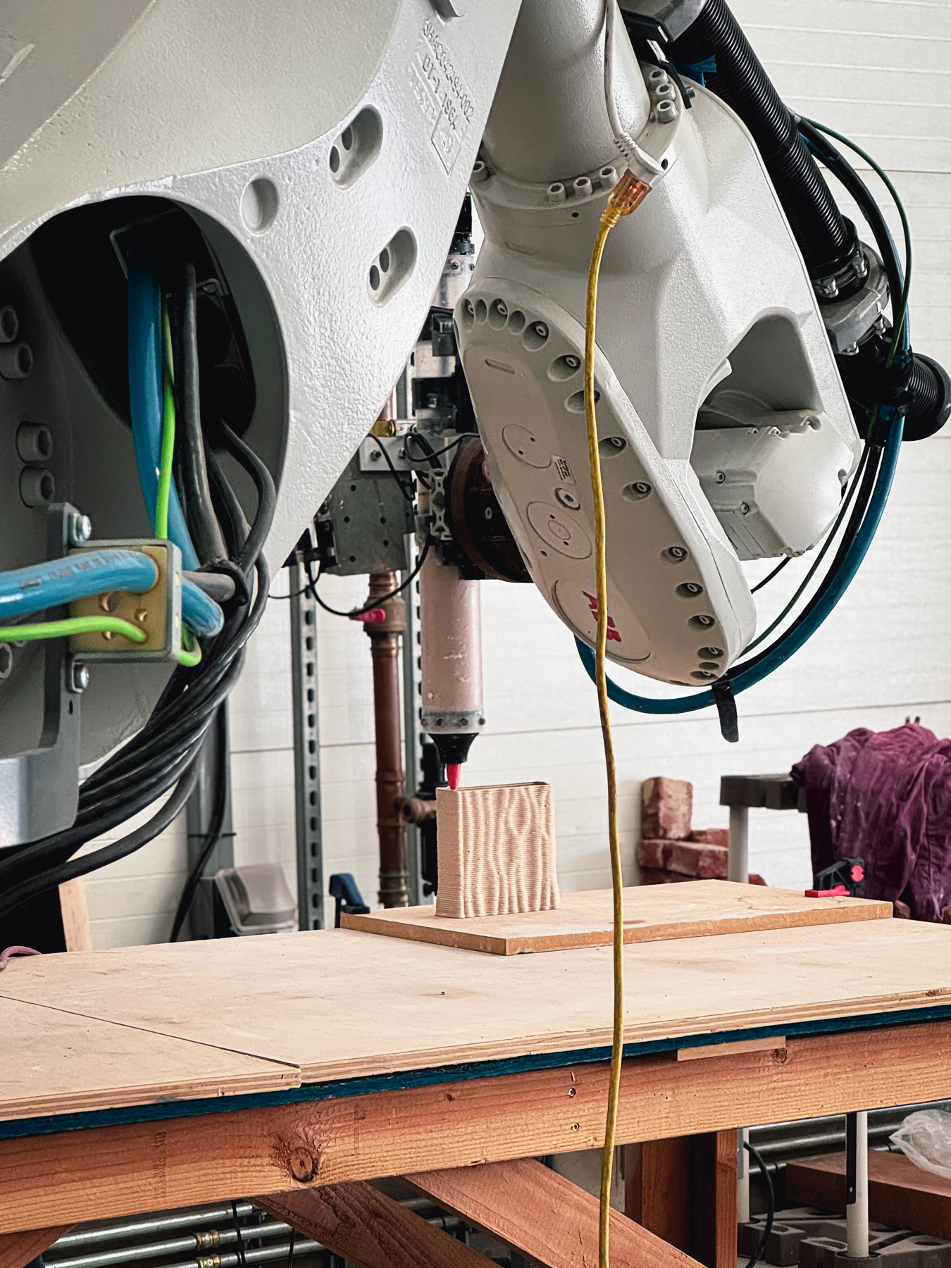 Robotic 3D printing of the ceramic units